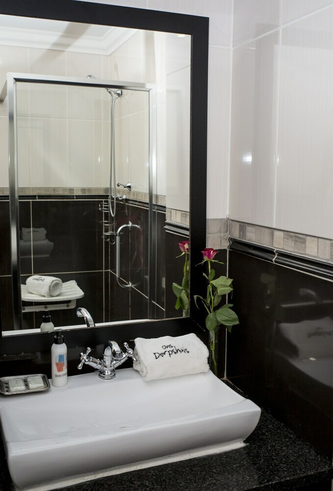 Hostal Ons Dorpshuis Guesthouse