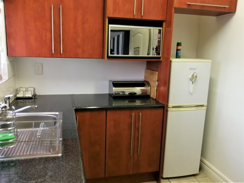 Hostal At 98 On Lynburn Guest House