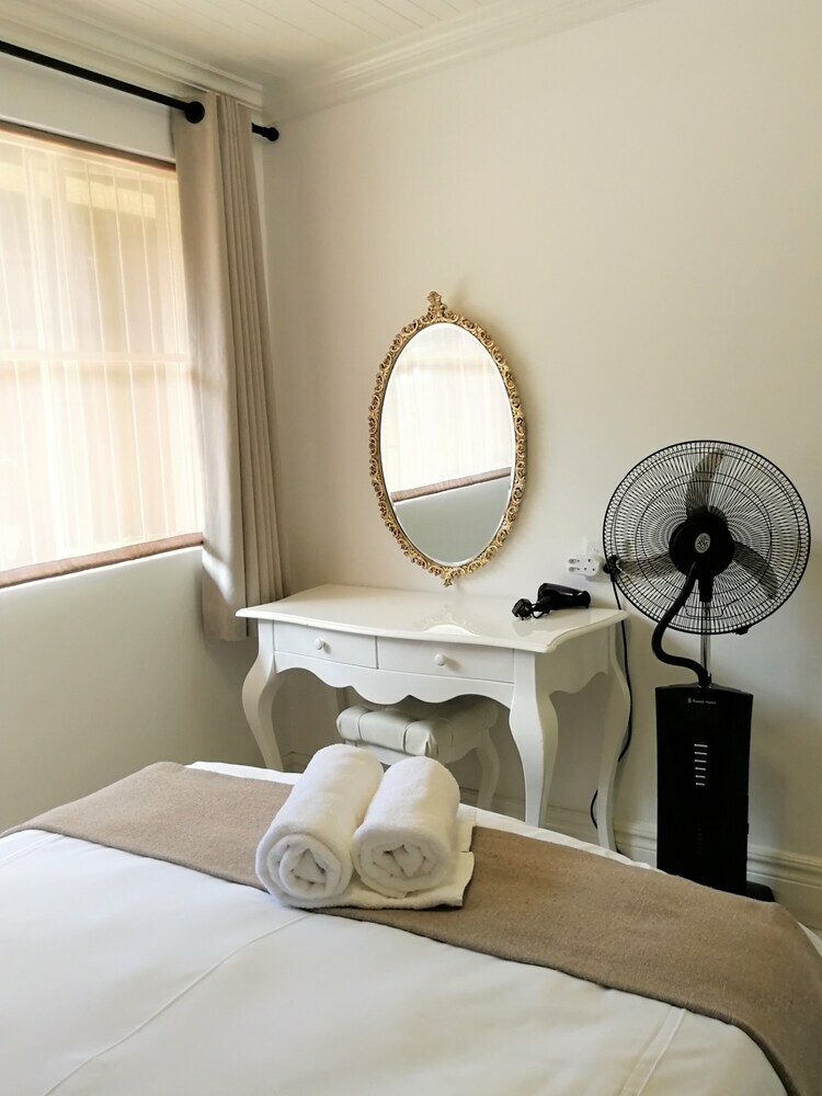 Hostal At 98 On Lynburn Guest House