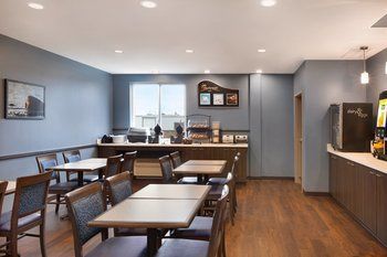 Hotel Days Inn And Suites Lindsay