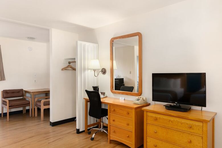 Hotel Skylark Shores Resort