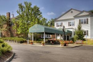 Clarion Hotel At Century House