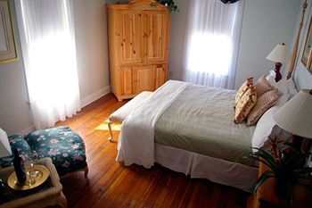 Bed & Breakfast The Kenwood Inn