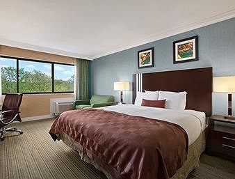 Hotel Ramada Plaza Long Island Macarthur Airport