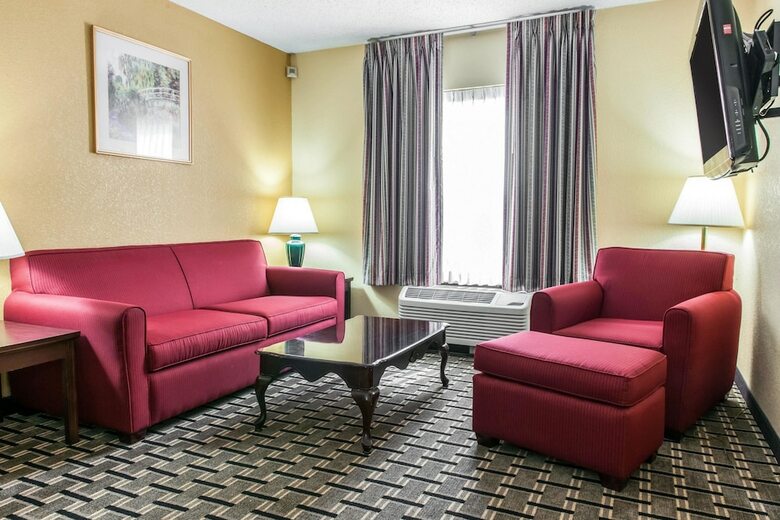 Hotel Clarion Inn & Suites Northwest