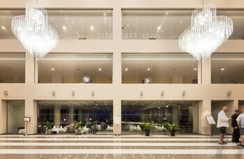 Hotel Capital Coast Resort & Spa