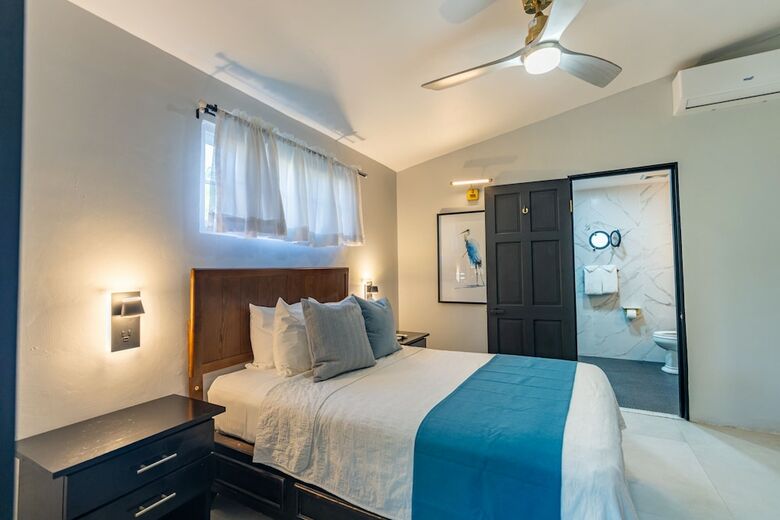 Hotel Travellers Beach Resort