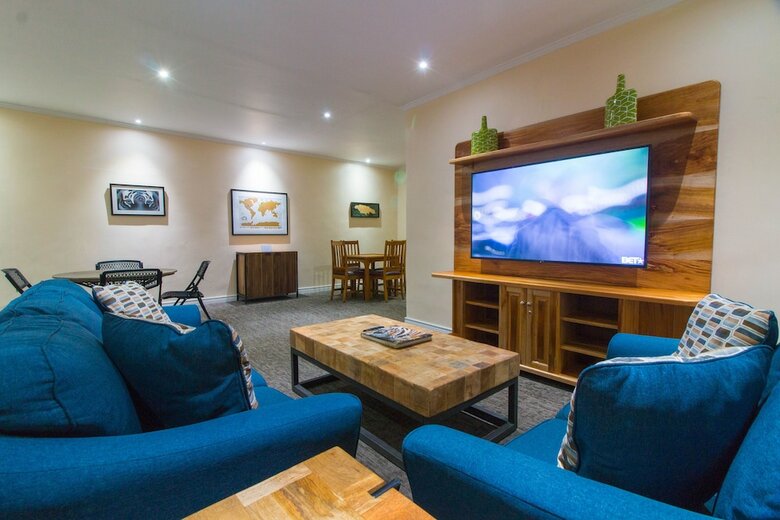 Hotel Travellers Beach Resort