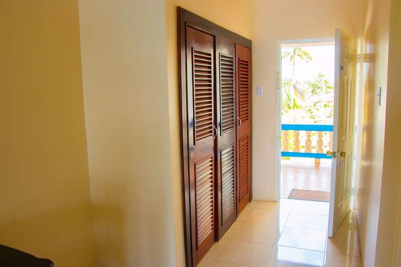 Hotel Travellers Beach Resort