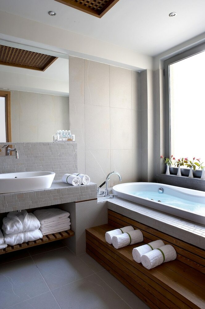 Hotel The Ixian Grand
