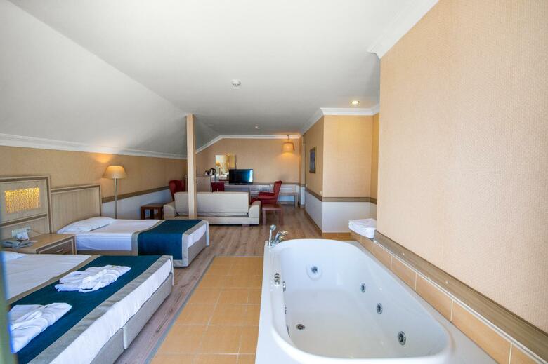 Utopia World Hotel