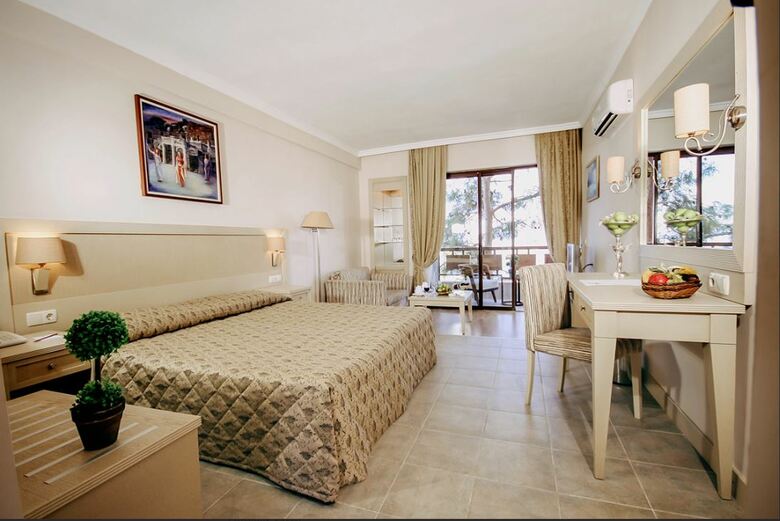 Utopia World Hotel