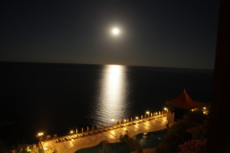 Utopia World Hotel
