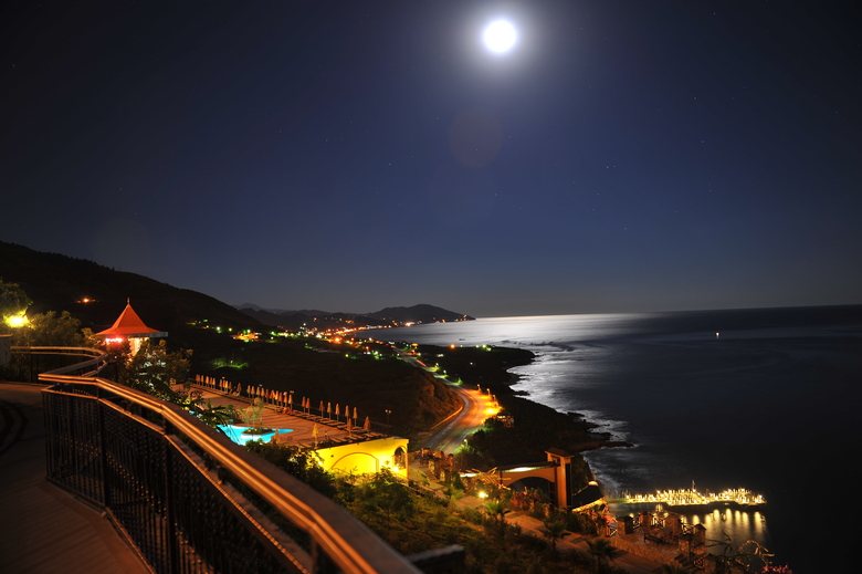 Utopia World Hotel