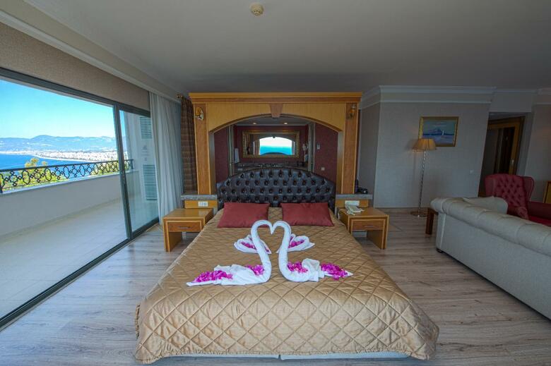 Utopia World Hotel