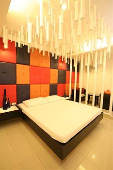 Hotel Victoria Court Las Pinas