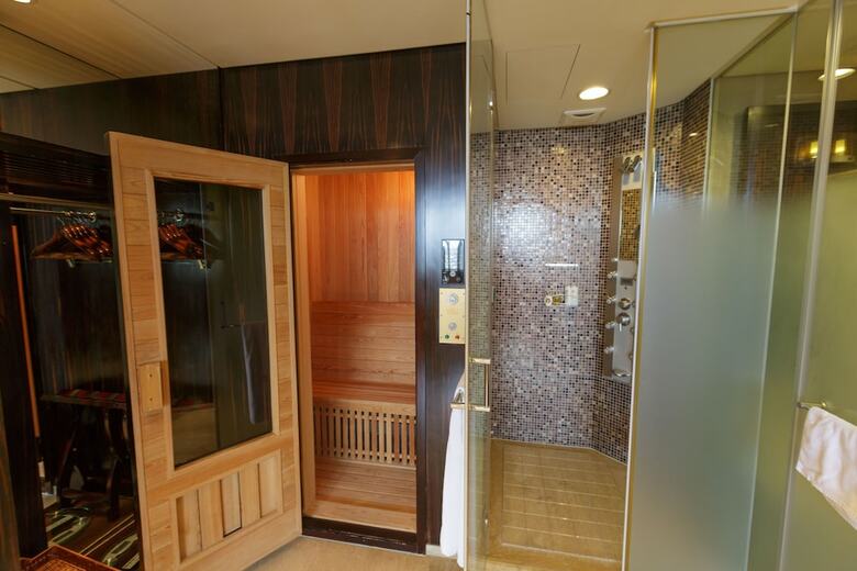 Jen Dow International Hotel