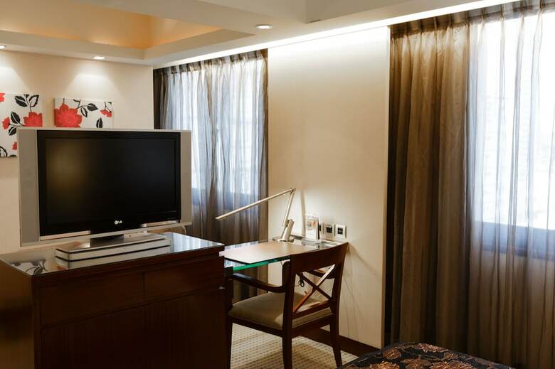 Jen Dow International Hotel