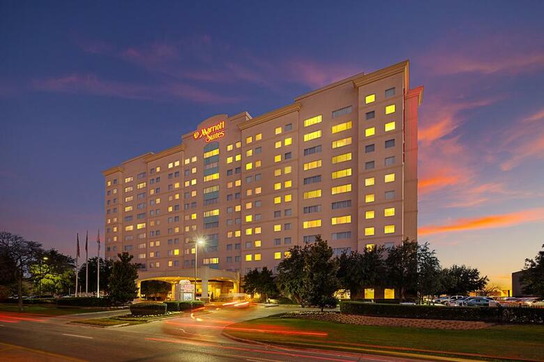 Hotel Dallas Marriott Suites Market Center