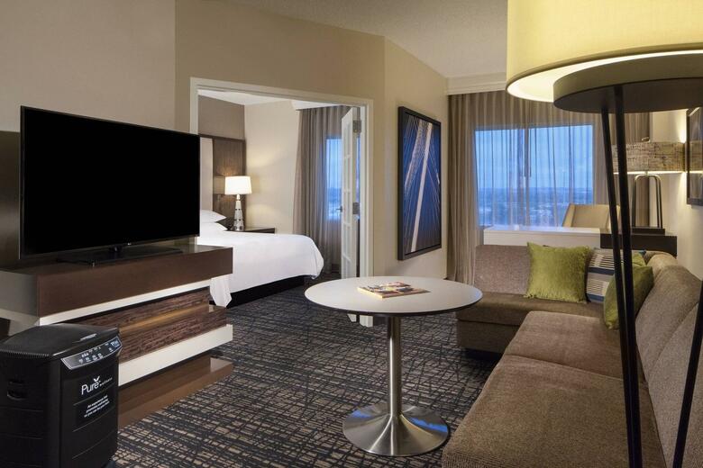 Hotel Dallas Marriott Suites Market Center
