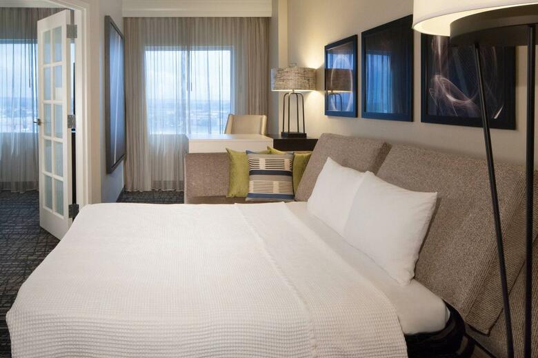 Hotel Dallas Marriott Suites Market Center