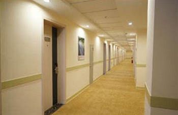 Super 8 Hotel Chaoyang Railway Station