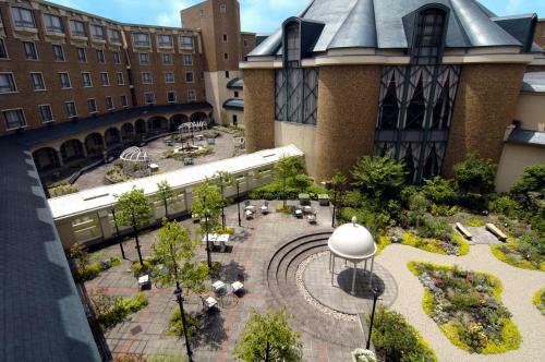 Royal Oak Hotel Spa & Gardens