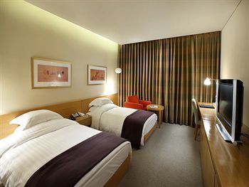 Rolling Hills Hotel