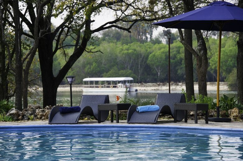 Hotel A'zambezi River Lodge