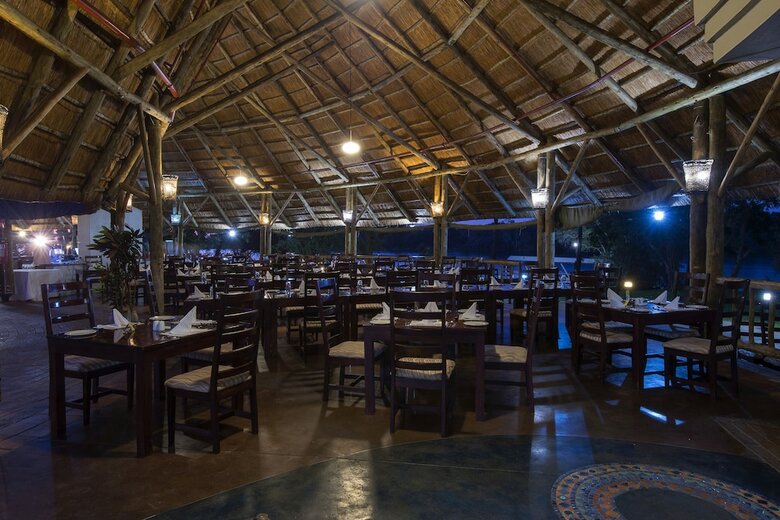 Hotel A'zambezi River Lodge