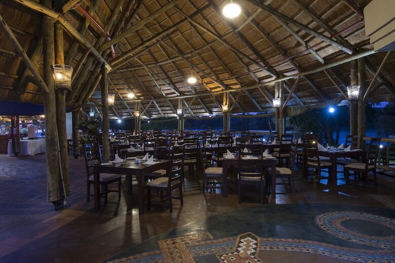 Hotel A'zambezi River Lodge