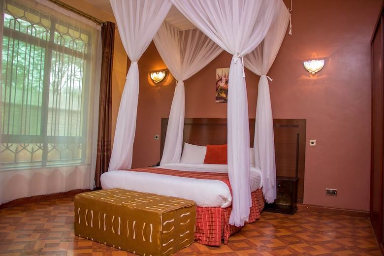 Hotel Karen Inn And Suites