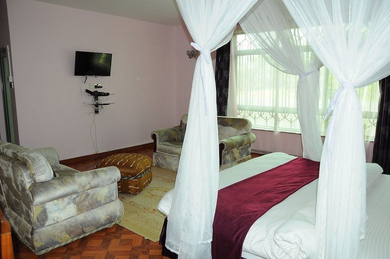Hotel Karen Inn And Suites
