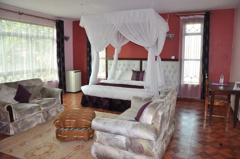 Hotel Karen Inn And Suites
