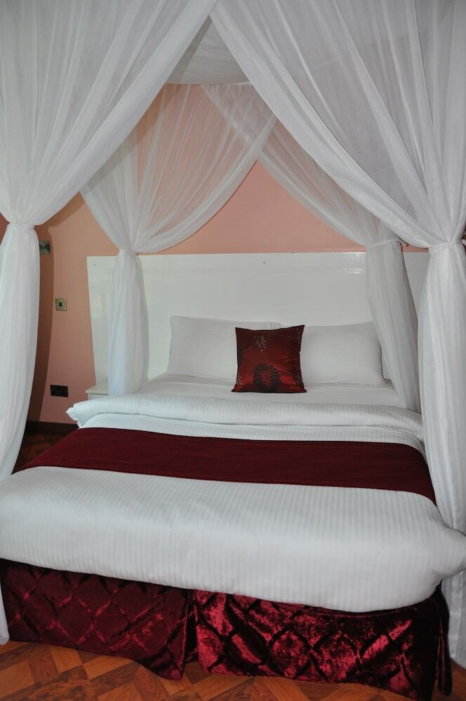 Hotel Karen Inn And Suites