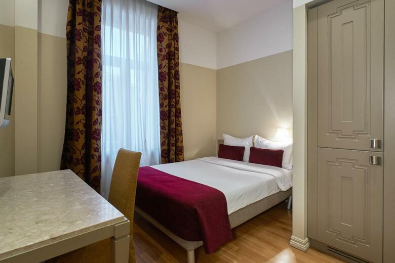 Opera Hotel