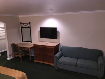 Motel Walnut Inn & Suites