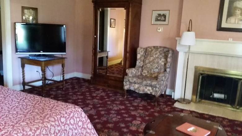 The Mendocino Hotel And Garden Suites