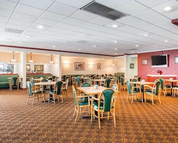 Hotel Clarion Inn And Conference Center