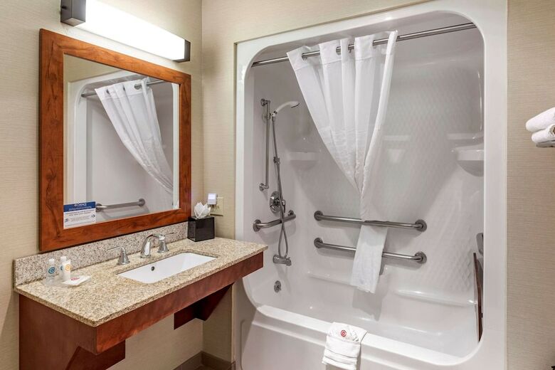 Hotel Comfort Inn & Suites