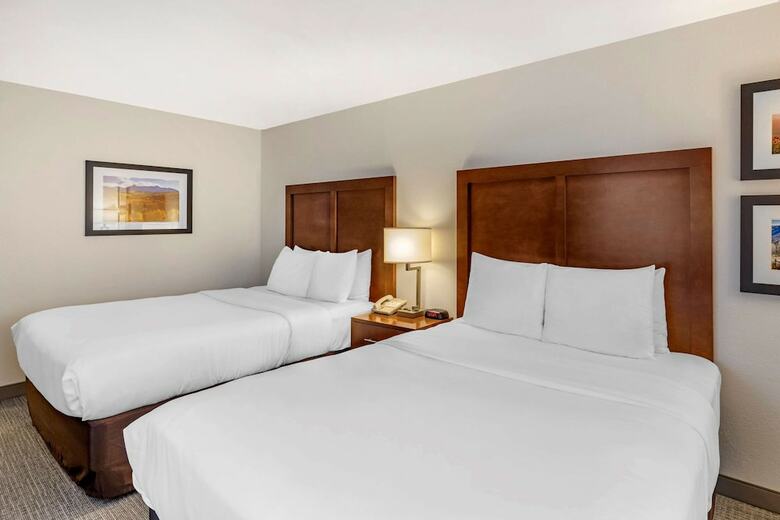 Hotel Comfort Inn & Suites