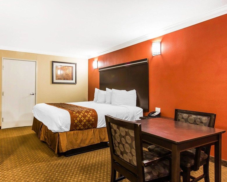 Motel Rodeway Inn & Suites