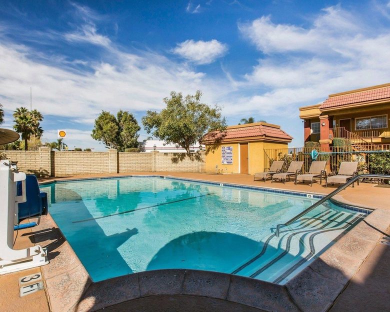 Motel Rodeway Inn & Suites