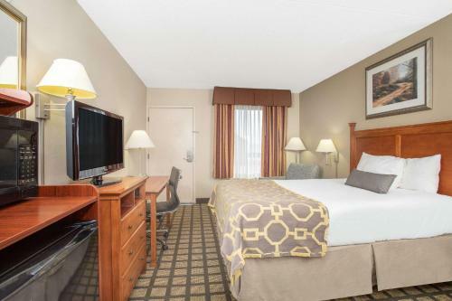 Hotel Baymont Inn And Suites Hays