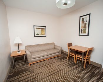 Hostal Northfield Inn, Suites & Conference Center