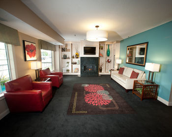 Hostal Northfield Inn, Suites & Conference Center