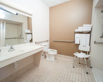 Hostal Northfield Inn, Suites & Conference Center