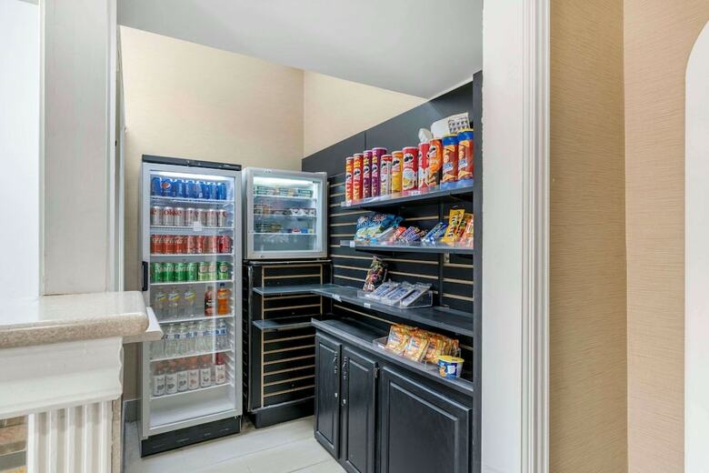 Hotel Comfort Inn & Suites