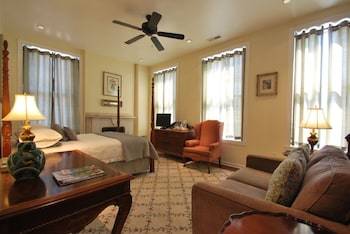 Bed & Breakfast Grand Center Inn