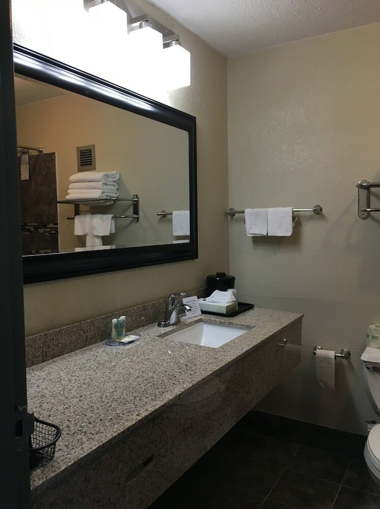 Hotel Quality Inn & Suites